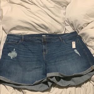 Boyfriend distressed shorts